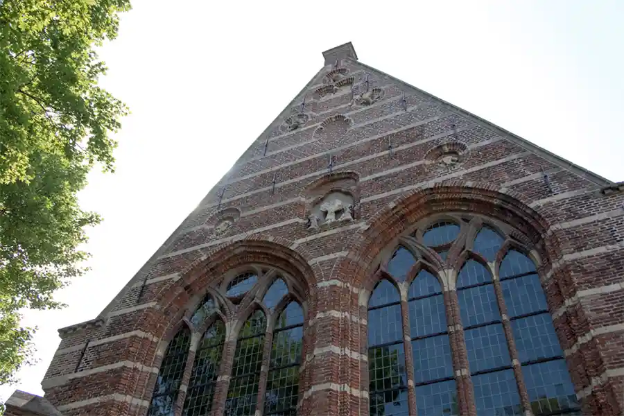 Kerkgevel Buiten